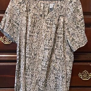 Catherines Geometric Print Short Sleeve Shirt - Beige and Gray